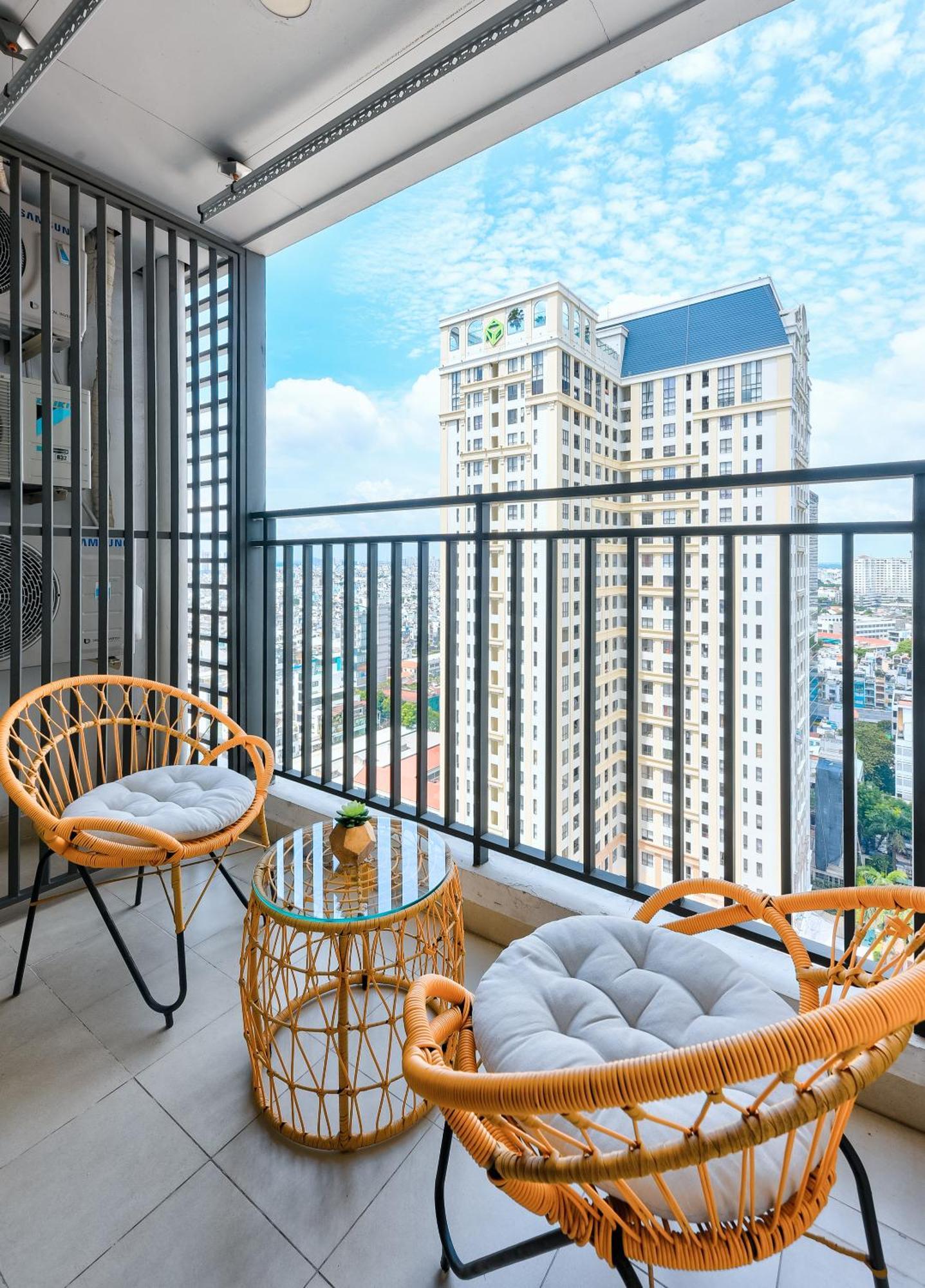 S Lux Apartment Хошимин Екстериор снимка